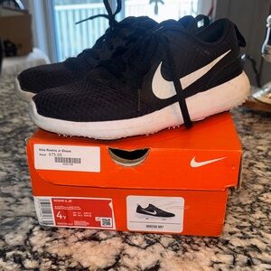 Nike Black and White Roshe Jr Sneakers
